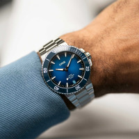 Aquis Date Calibre 400