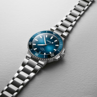 Aquis Date Calibre 400