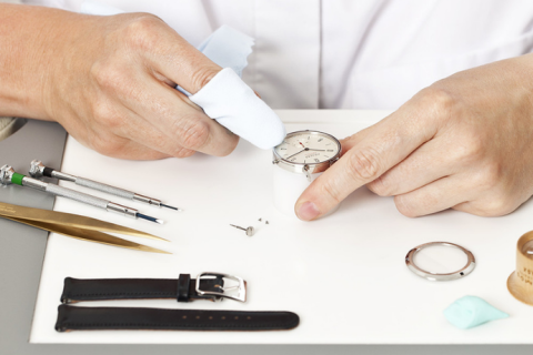 Service-Horz-690x460px-Uhrmacher